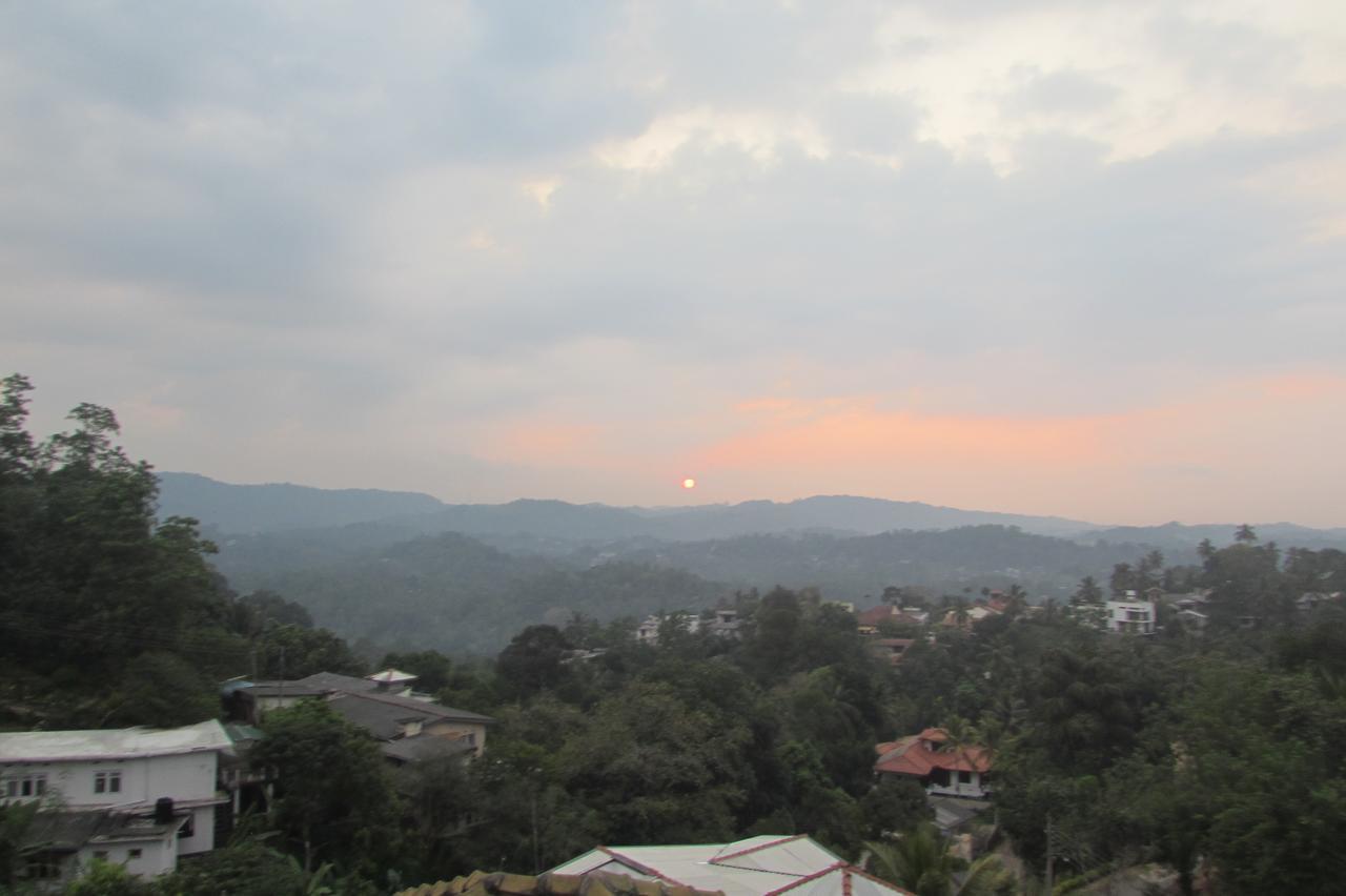 Red Chillies Tourist Inn Kandy Exterior foto
